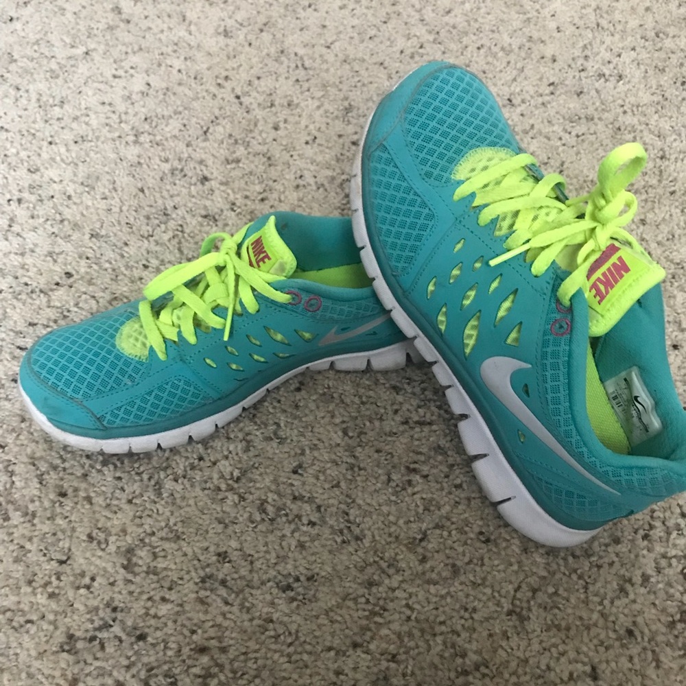 Nike Tennis Shoes size 7